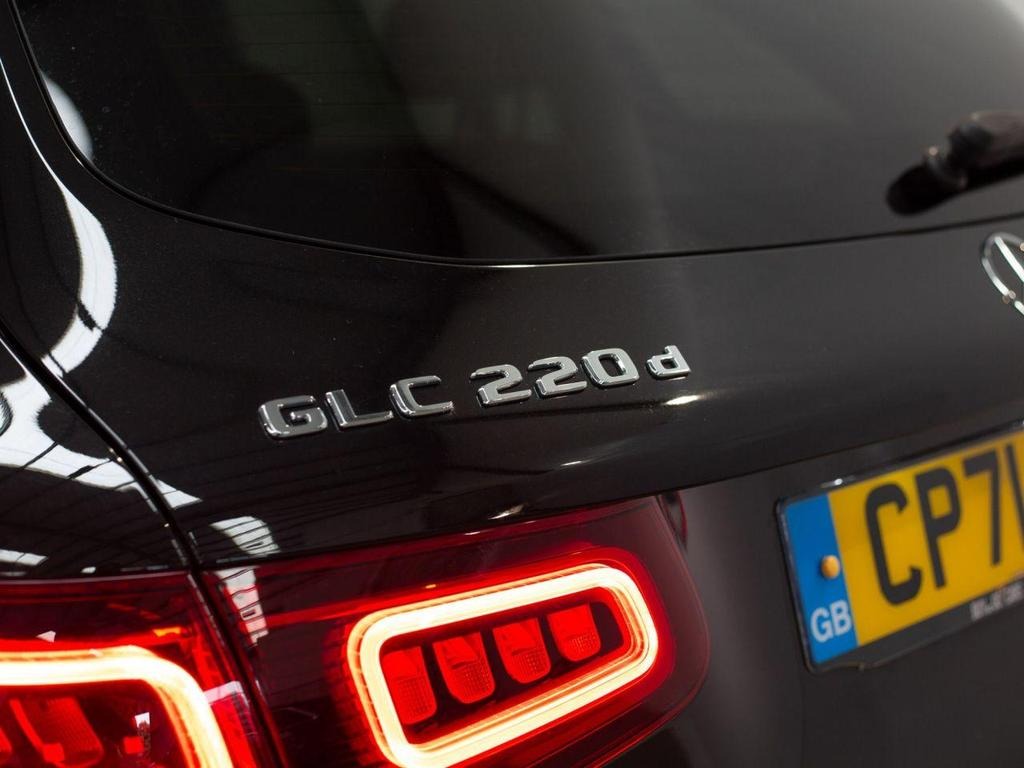 
								2022 Mercedes-Benz GLC 2.0 GLC220d AMG Line 4MATIC full									