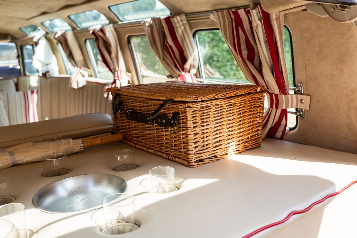 
								1963 Volkswagen 21-Window Microbus full									