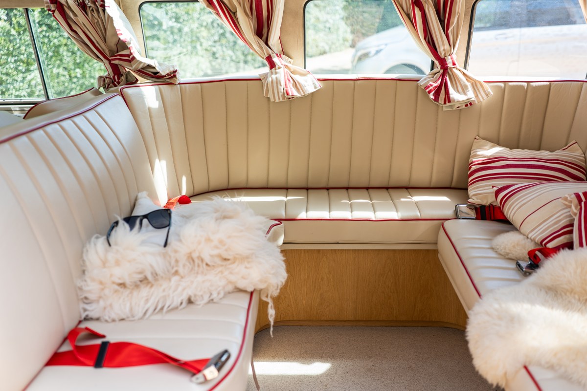 
								1963 Volkswagen 21-Window Microbus full									