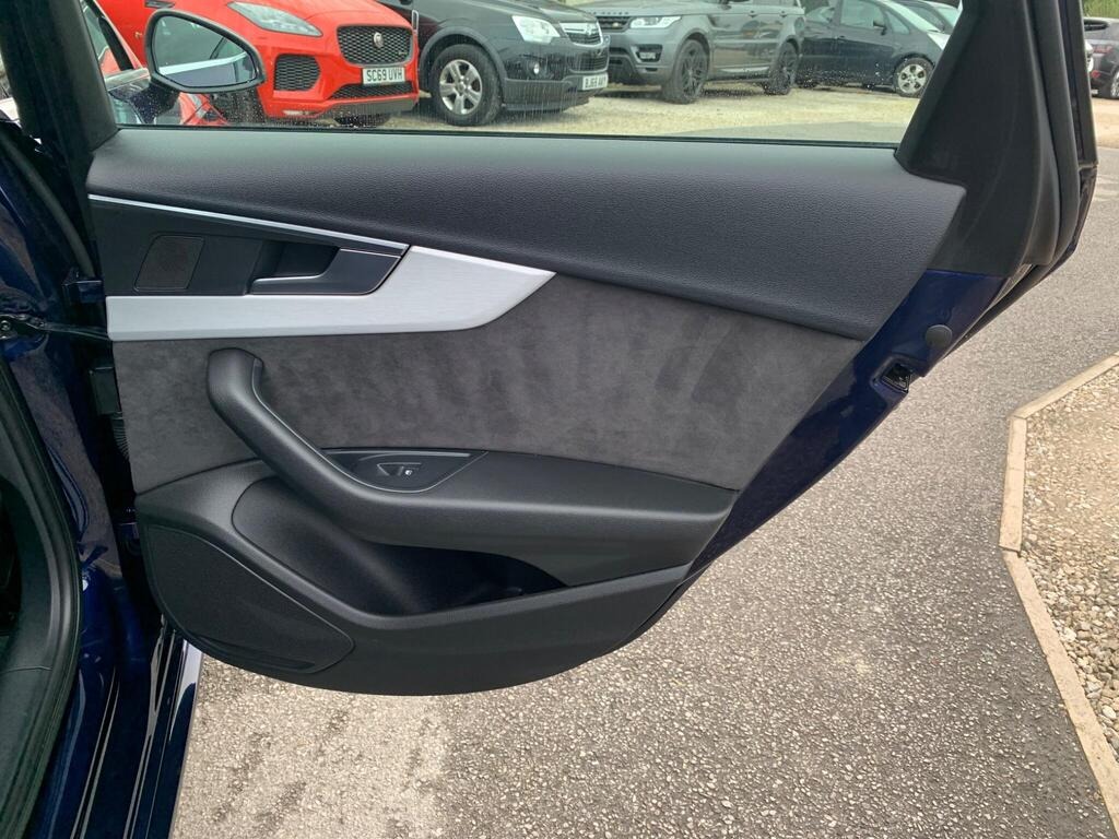 
								2019 Audi A4 2.0 TDI 40 S line S Tronic quattro full									