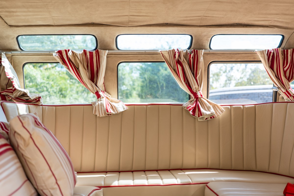 
								1963 Volkswagen 21-Window Microbus full									