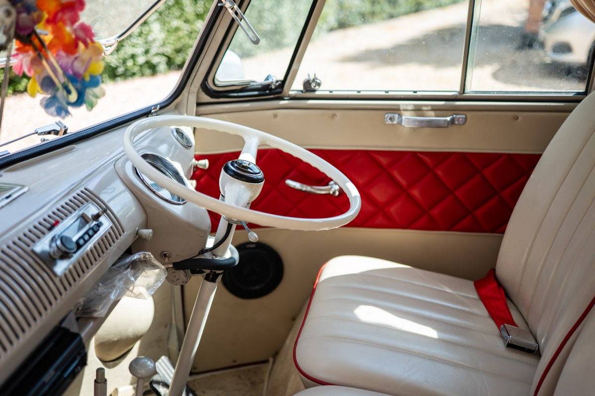 
								1963 Volkswagen 21-Window Microbus full									