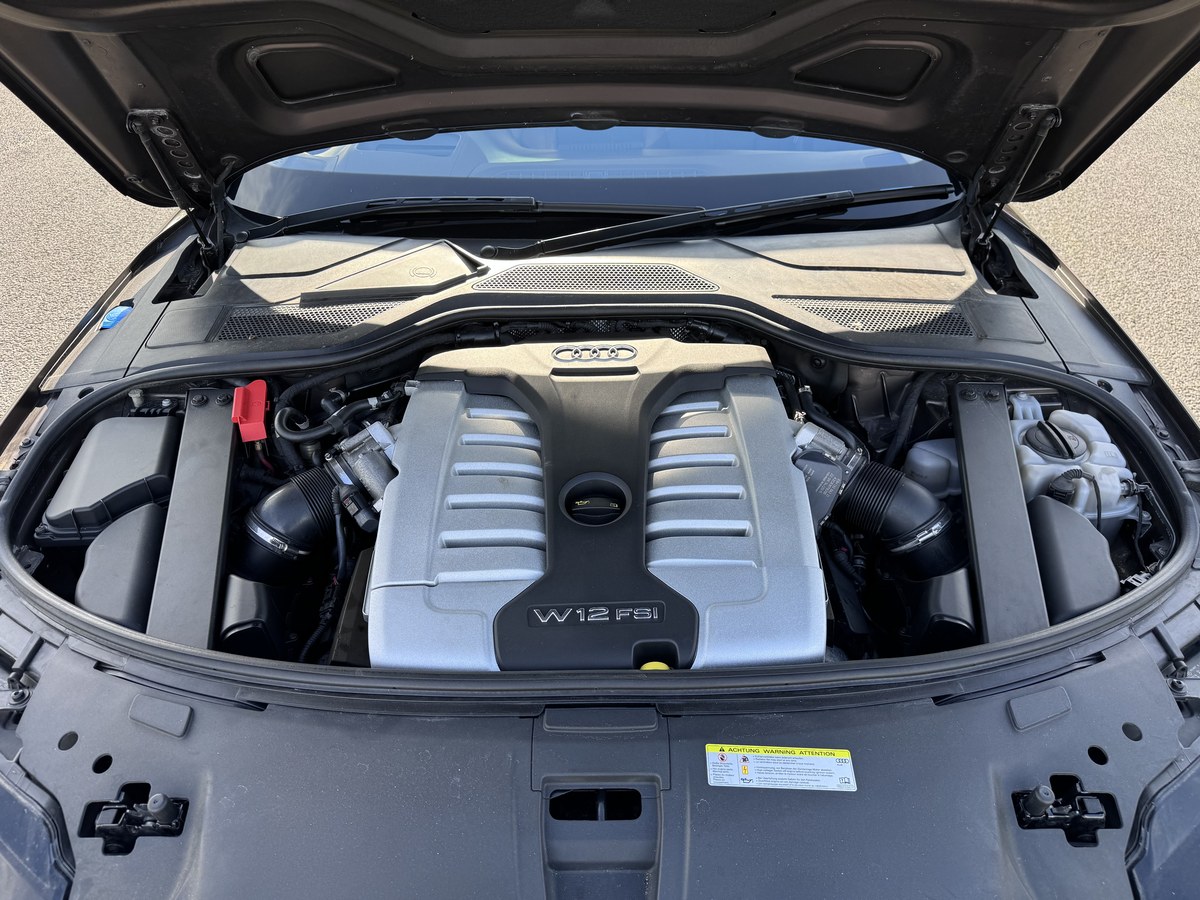 
								2015 Audi A8L Quattro LWB W12 full									