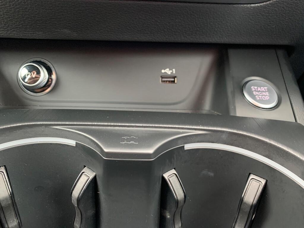 
								2019 Audi A4 2.0 TDI 40 S line S Tronic quattro full									