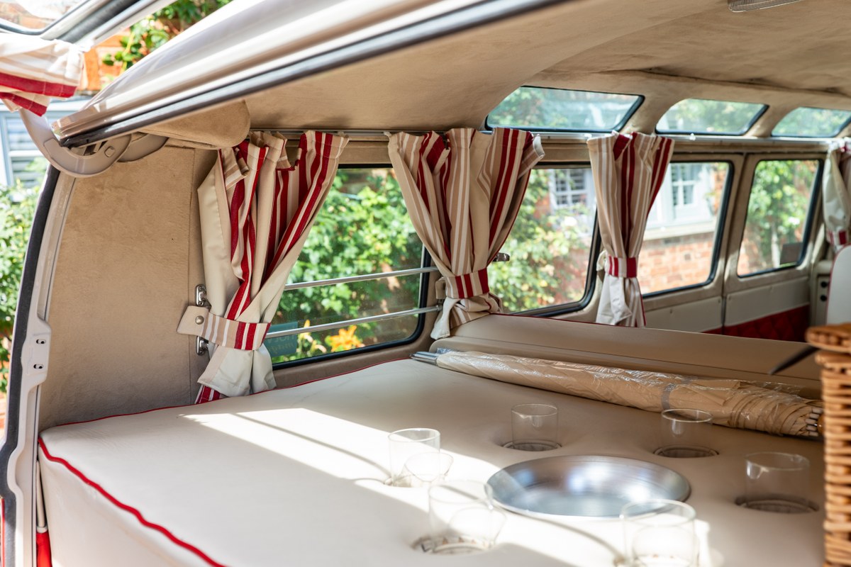 
								1963 Volkswagen 21-Window Microbus full									