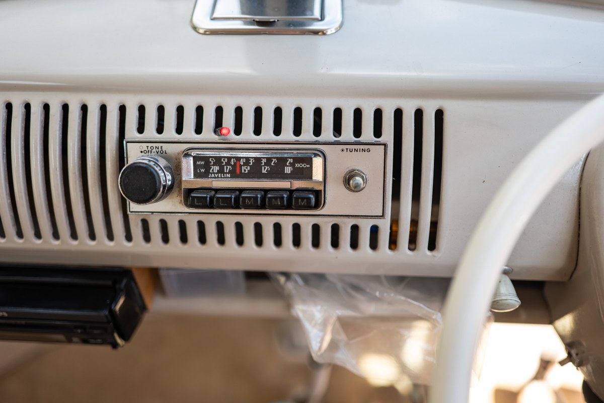 
								1963 Volkswagen 21-Window Microbus full									