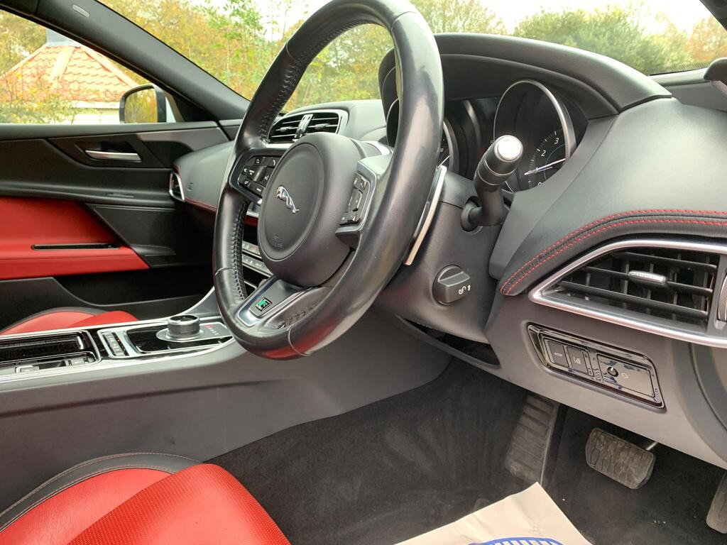 
								2018 Jaguar XE2.0i R-Sport Auto full									