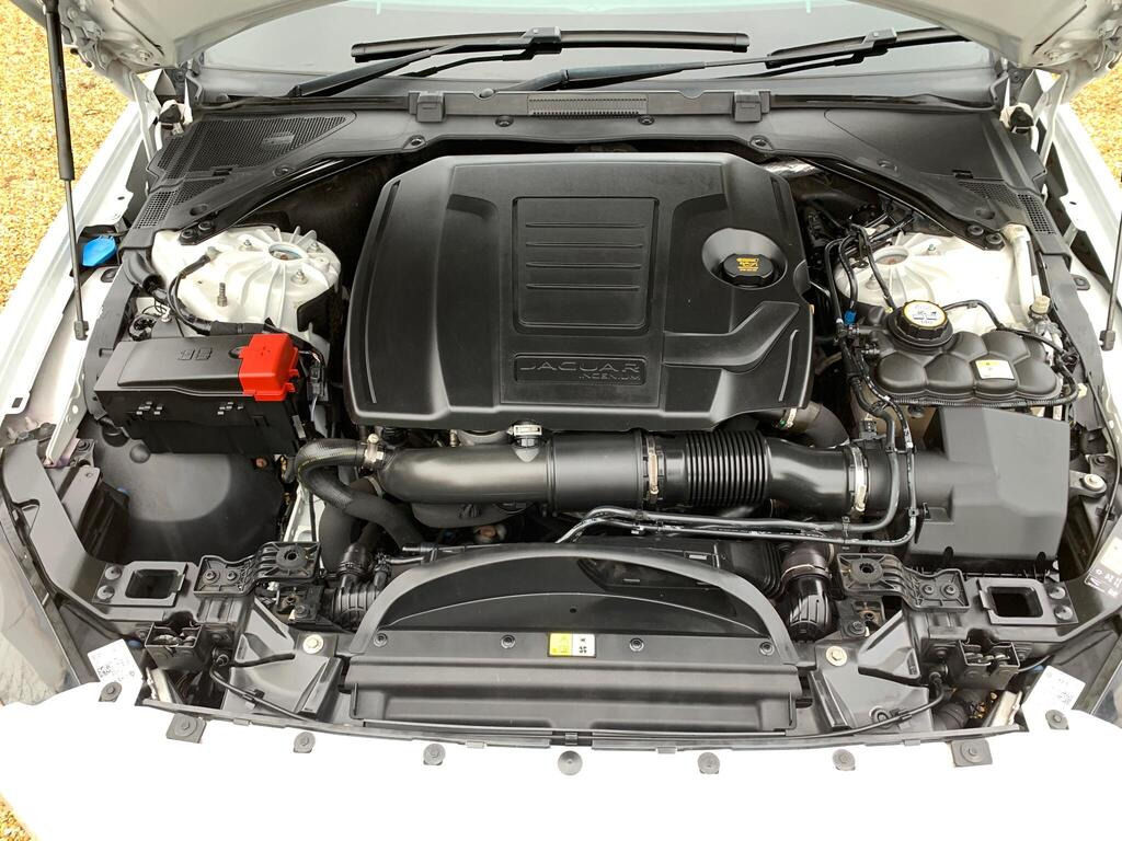 
								2018 Jaguar XE2.0i R-Sport Auto full									
