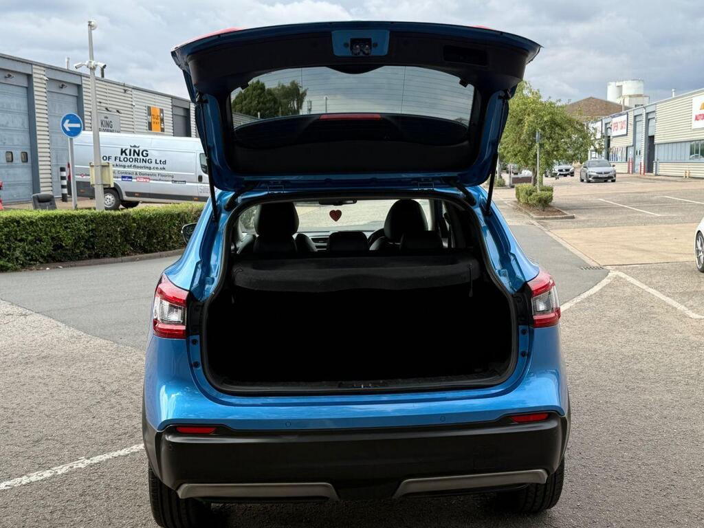
								2018 Nissan Qashqai1.2 DIG-T Tekna full									