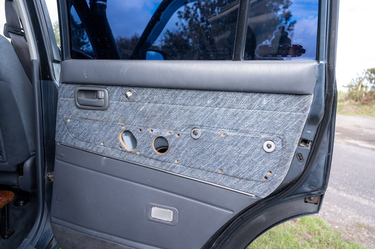 
								1993 Toyota Land Cruiser VX full									