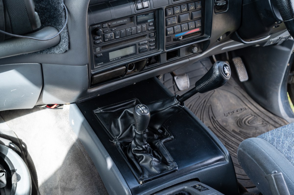 
								1993 Toyota Land Cruiser VX full									