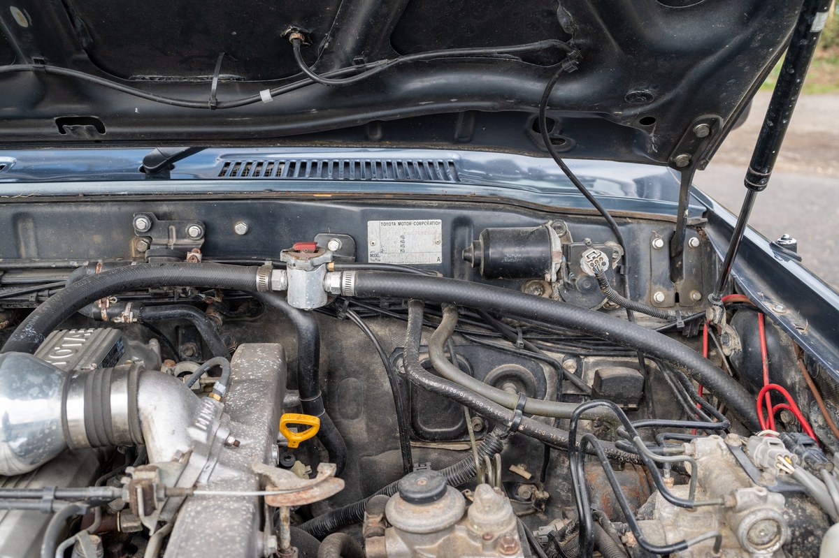 
								1993 Toyota Land Cruiser VX full									