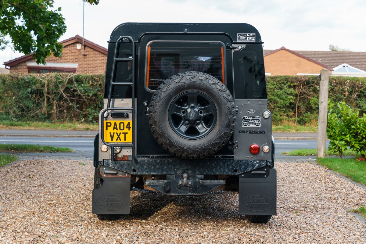 
								2004 Land Rover Defender 90 full									