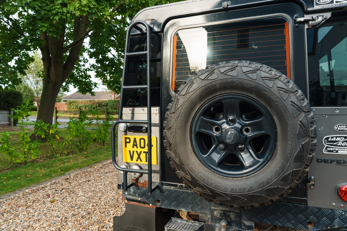 
								2004 Land Rover Defender 90 full									
