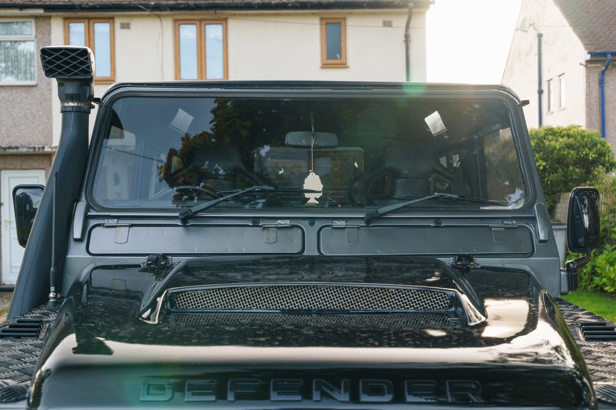 
								2004 Land Rover Defender 90 full									