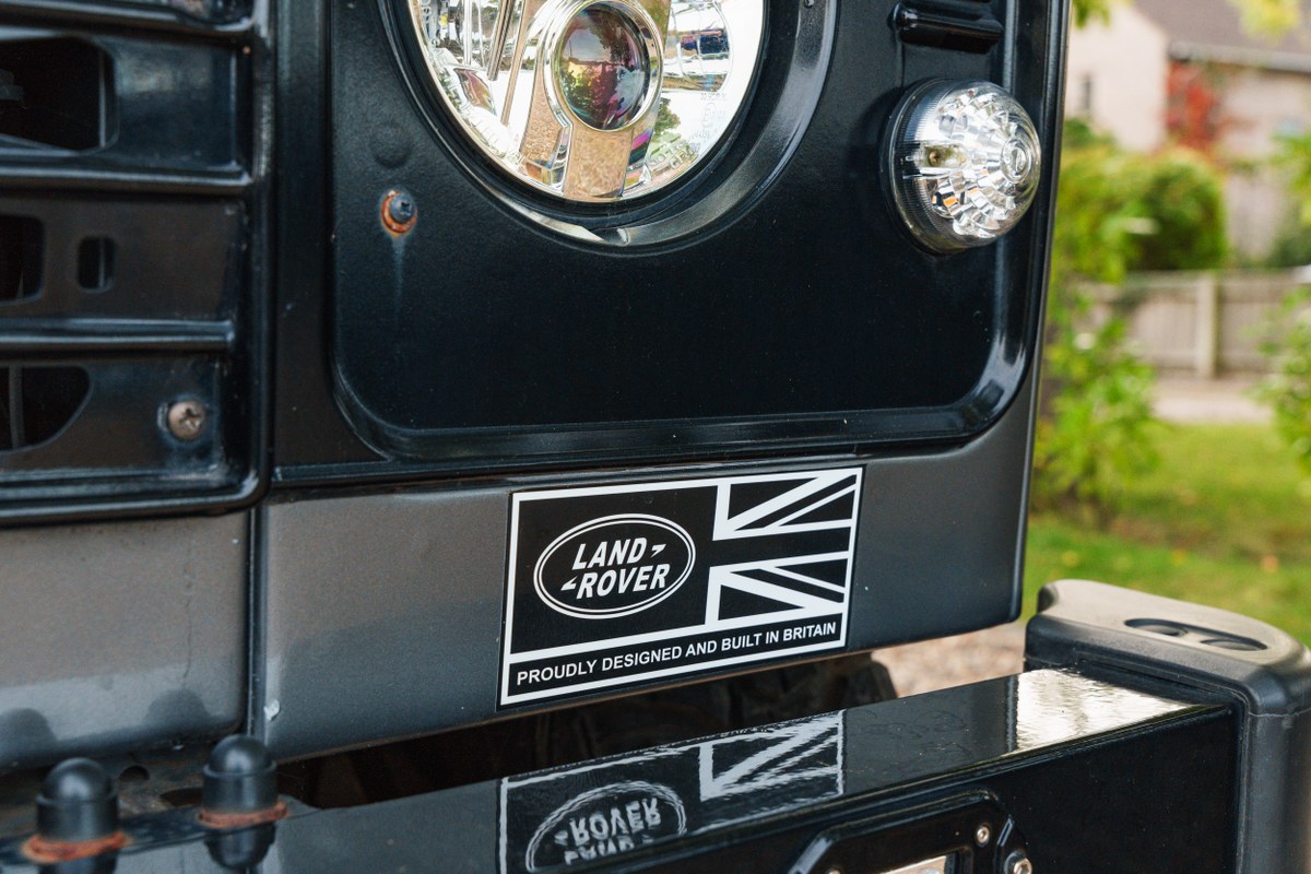 
								2004 Land Rover Defender 90 full									