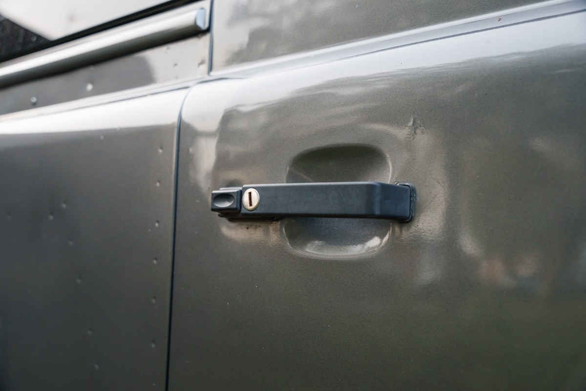 
								2004 Land Rover Defender 90 full									