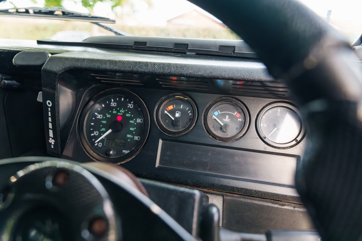 
								2004 Land Rover Defender 90 full									