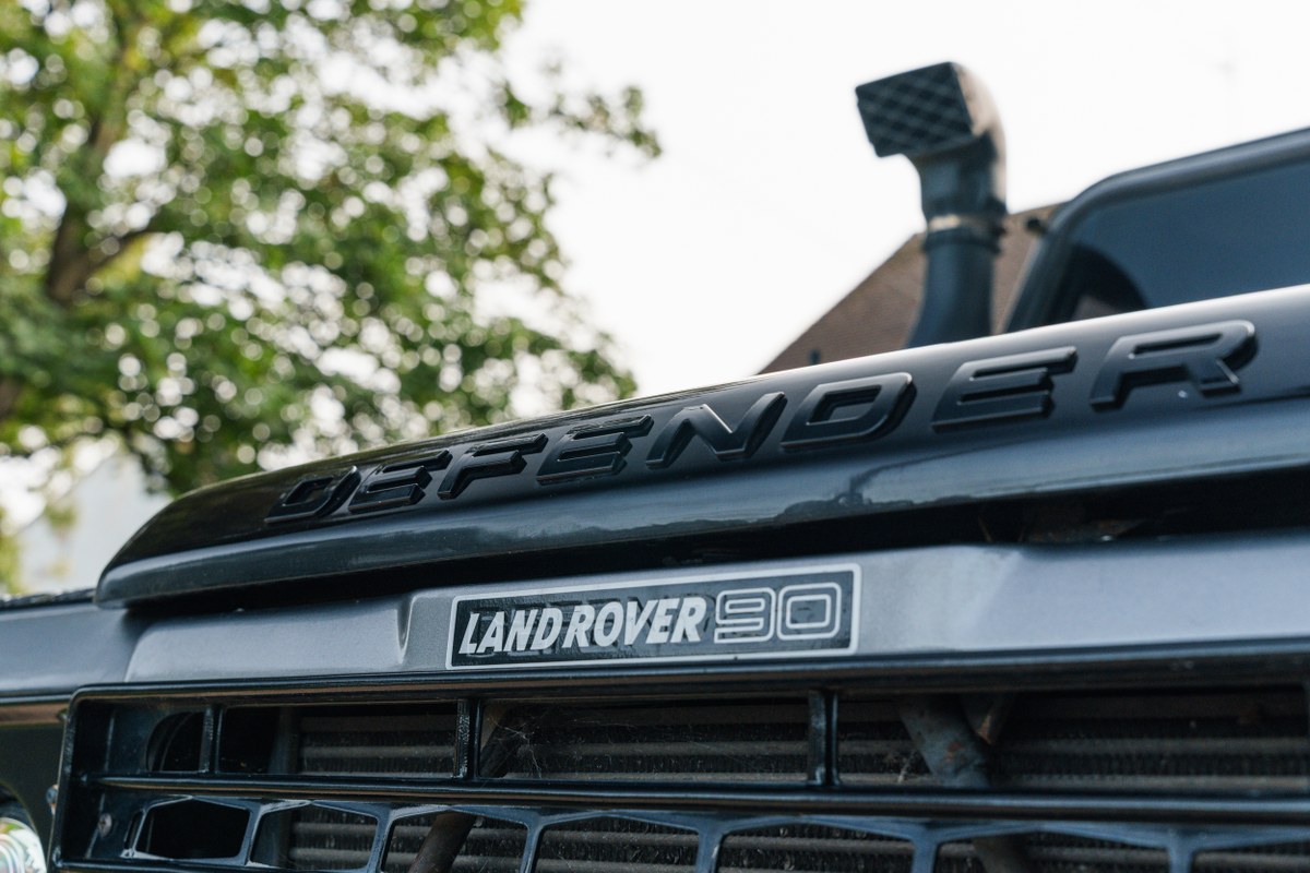 
								2004 Land Rover Defender 90 full									