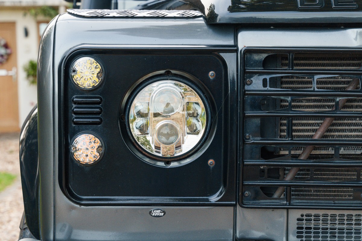 
								2004 Land Rover Defender 90 full									