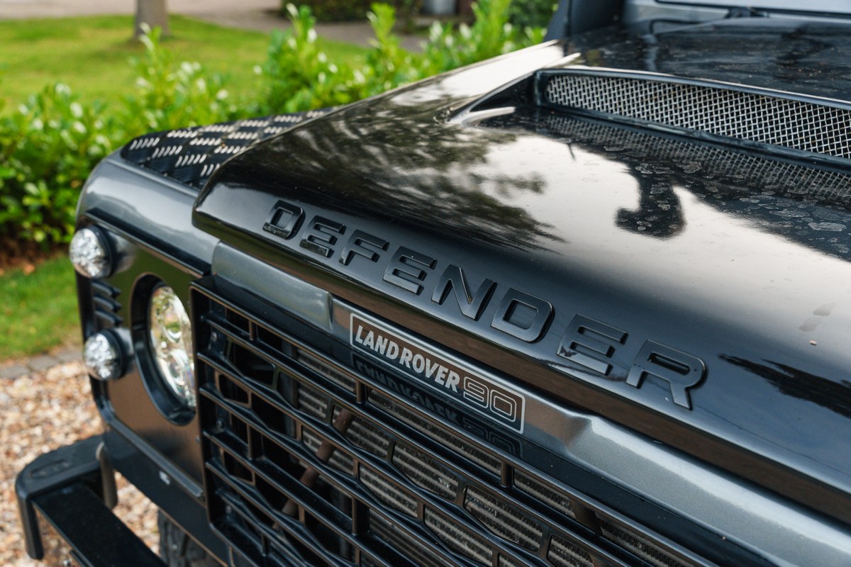 
								2004 Land Rover Defender 90 full									