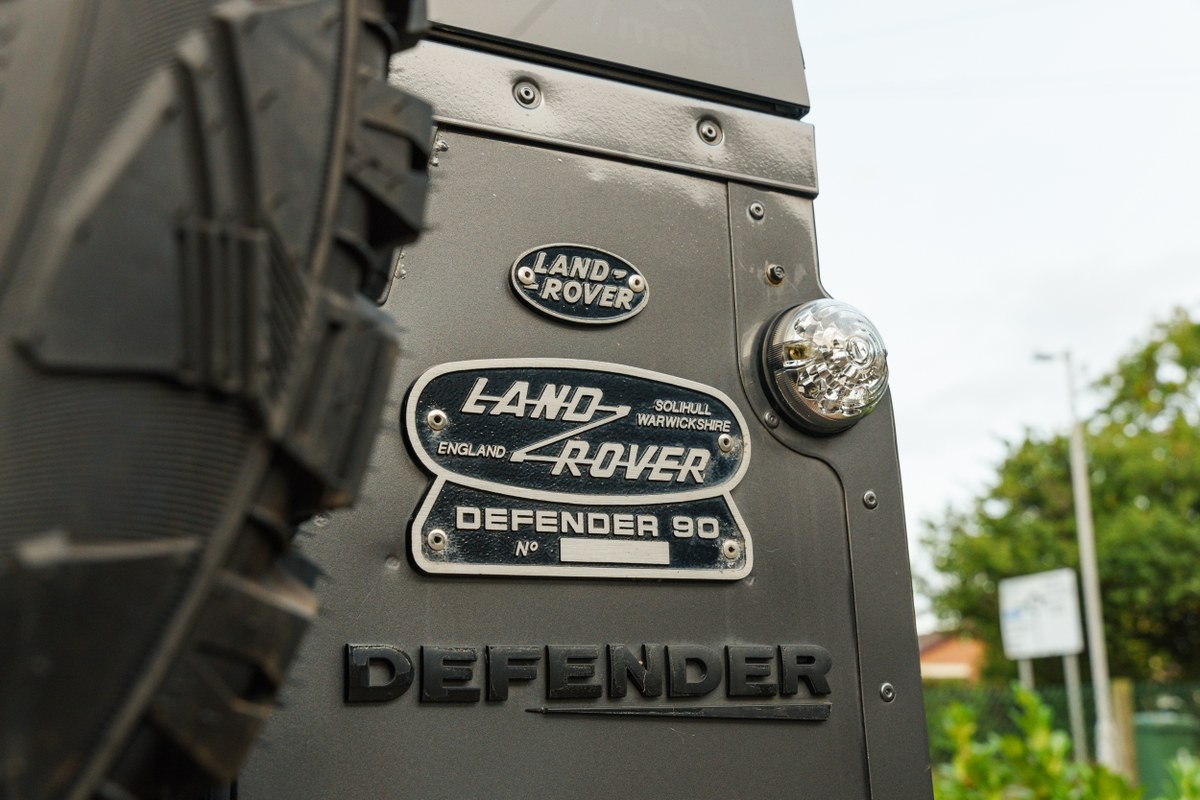 
								2004 Land Rover Defender 90 full									
