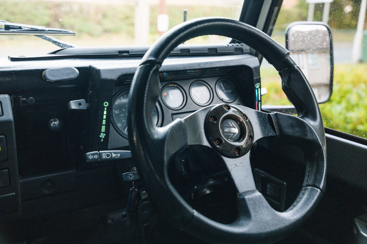 
								2004 Land Rover Defender 90 full									