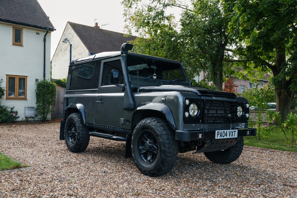 
								2004 Land Rover Defender 90 full									