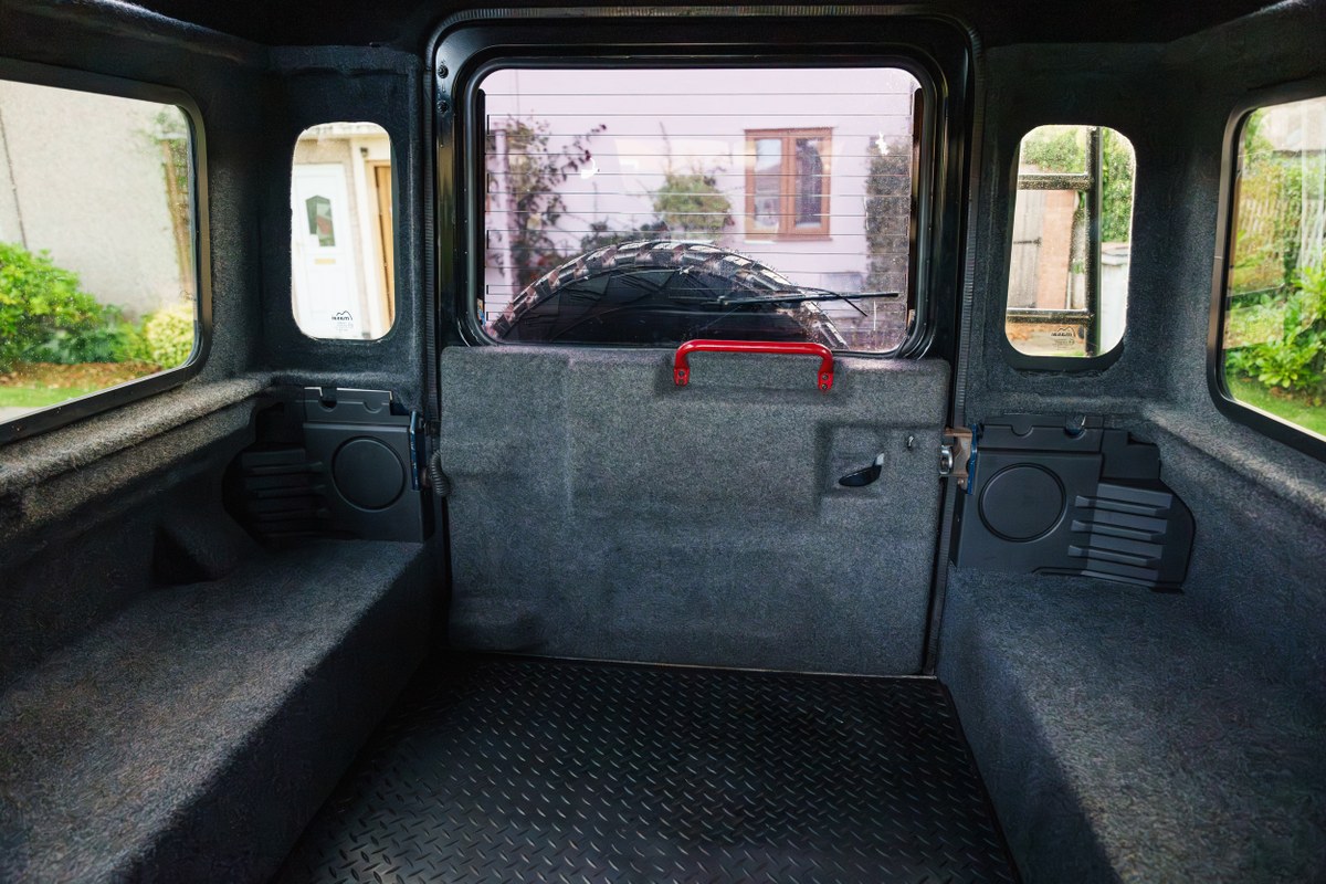 
								2004 Land Rover Defender 90 full									