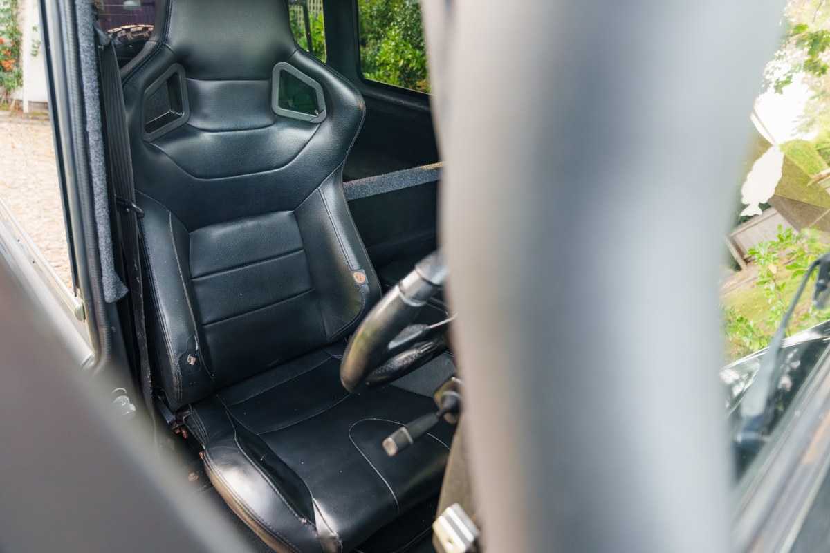 
								2004 Land Rover Defender 90 full									