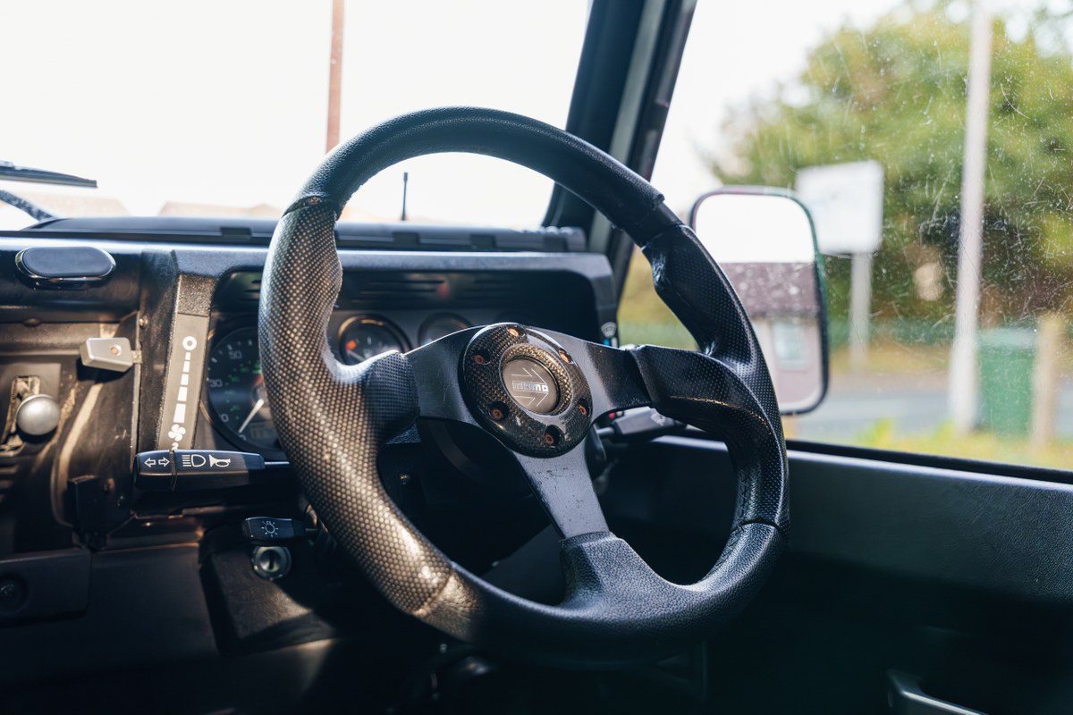 
								2004 Land Rover Defender 90 full									