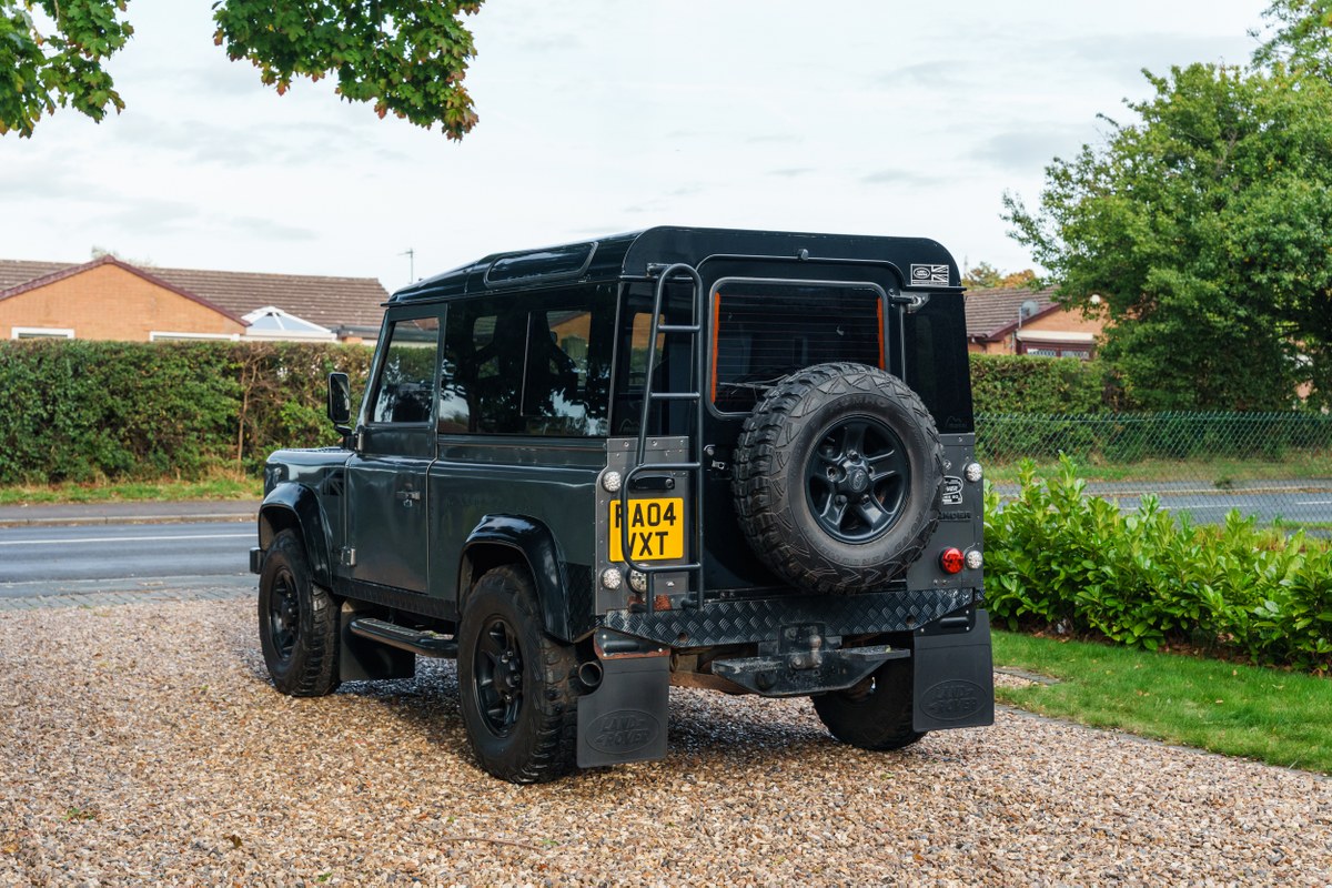
								2004 Land Rover Defender 90 full									