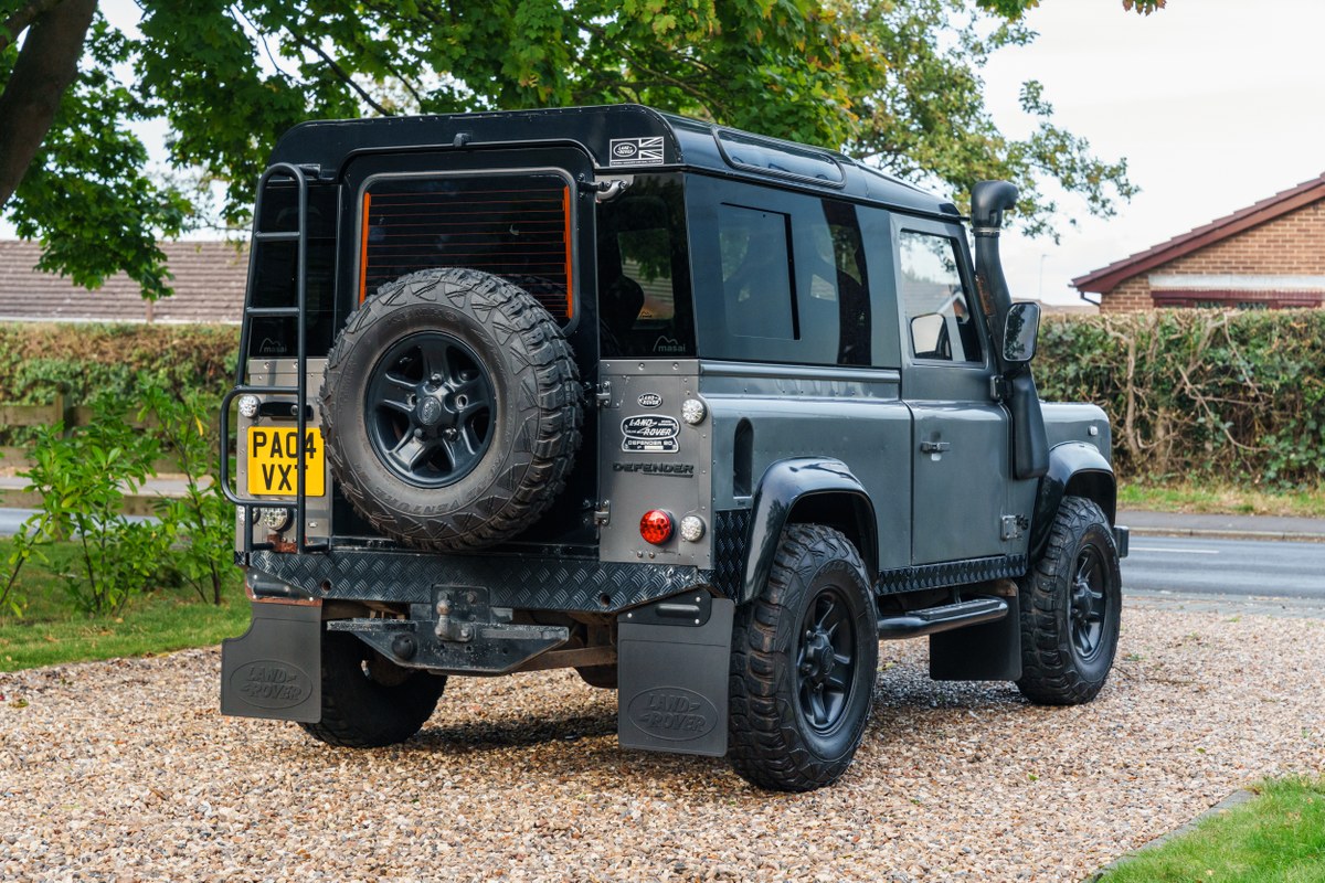 
								2004 Land Rover Defender 90 full									