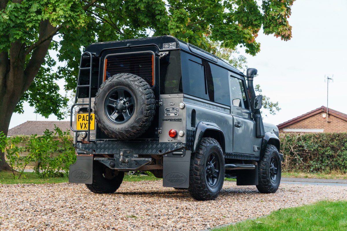 
								2004 Land Rover Defender 90 full									