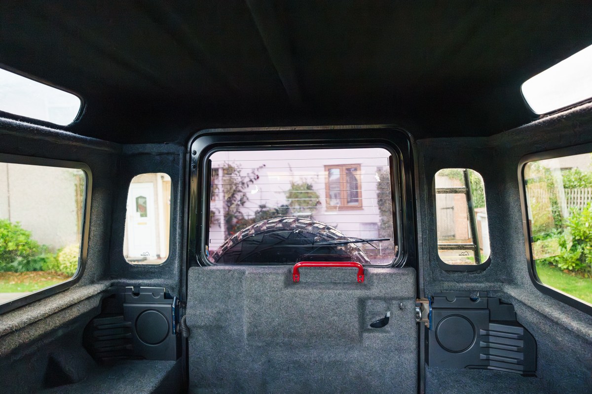 
								2004 Land Rover Defender 90 full									