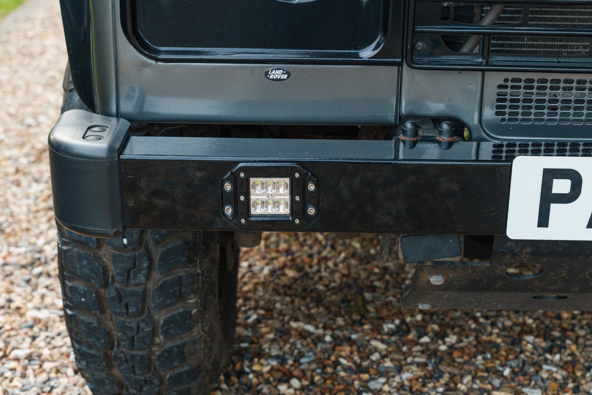
								2004 Land Rover Defender 90 full									