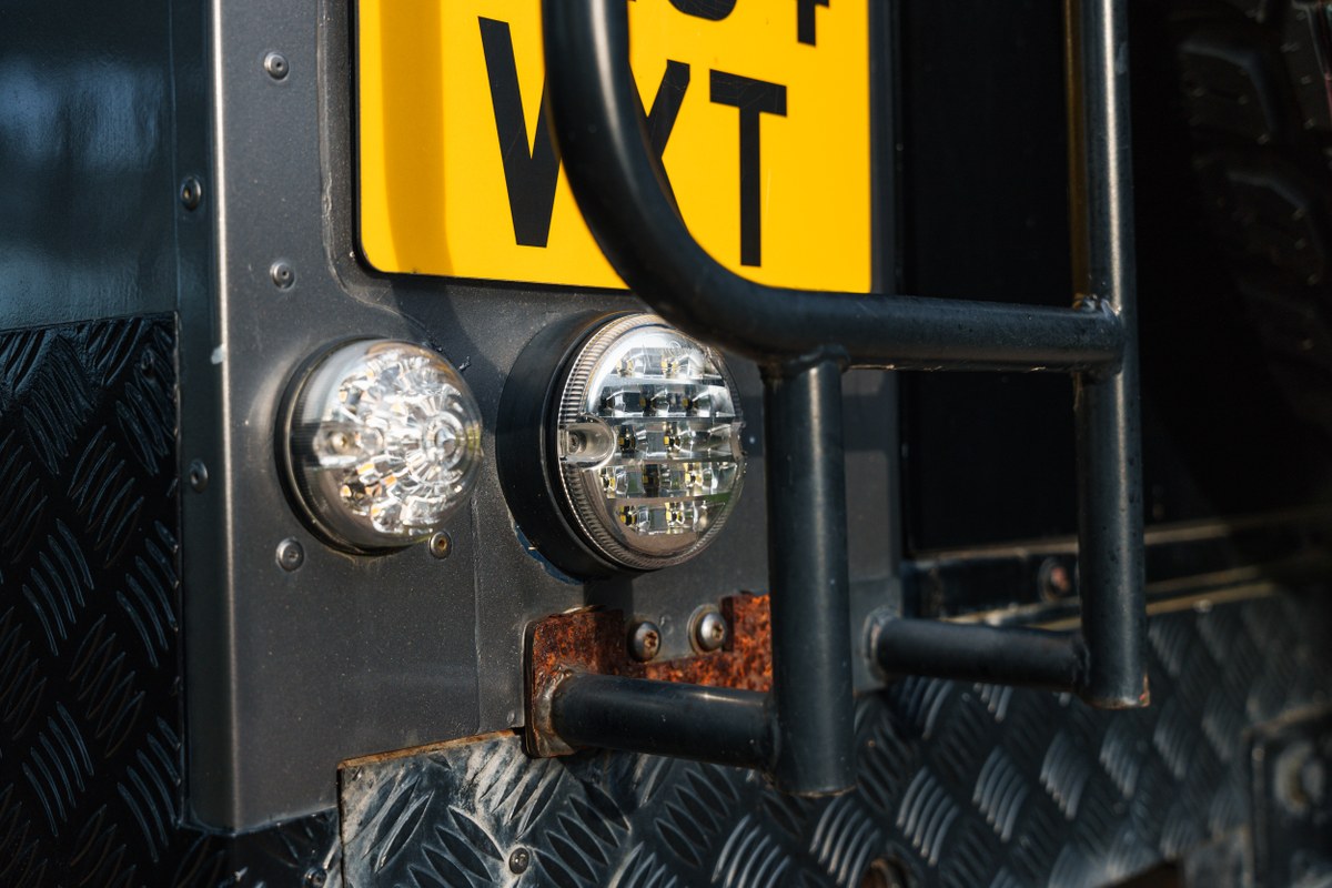 
								2004 Land Rover Defender 90 full									