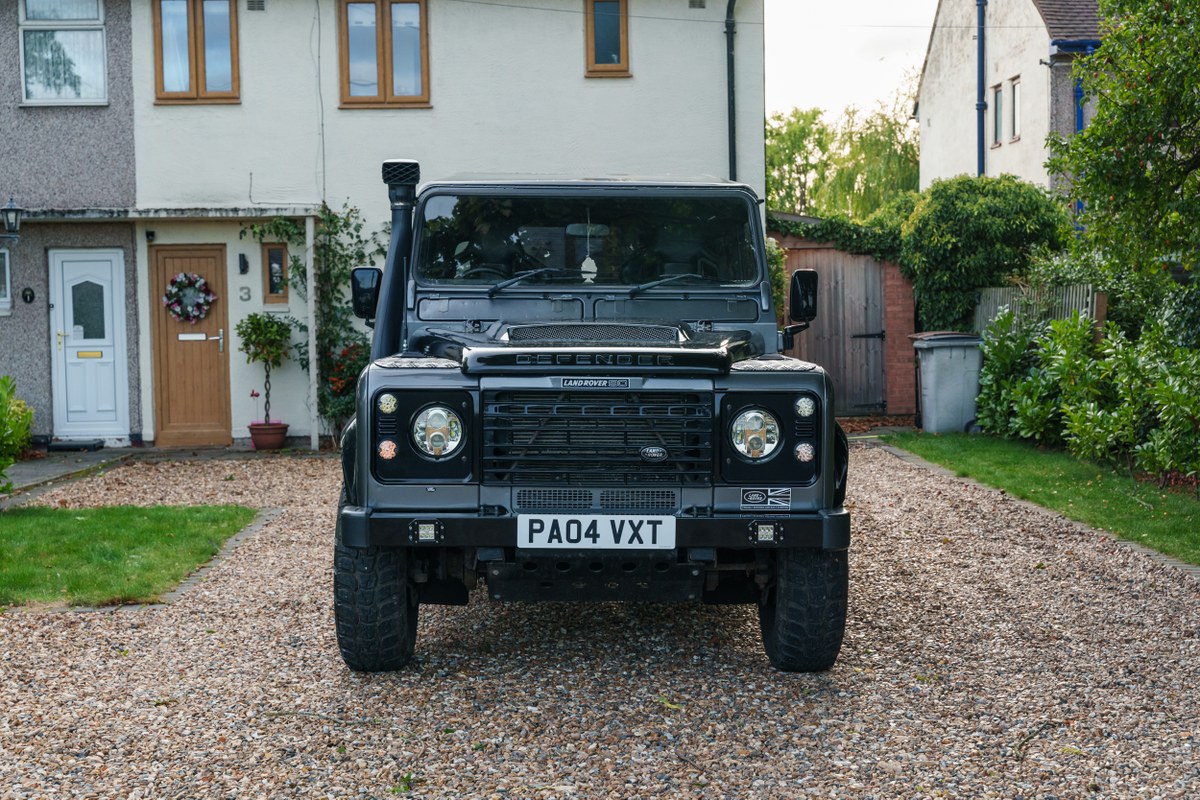 
								2004 Land Rover Defender 90 full									
