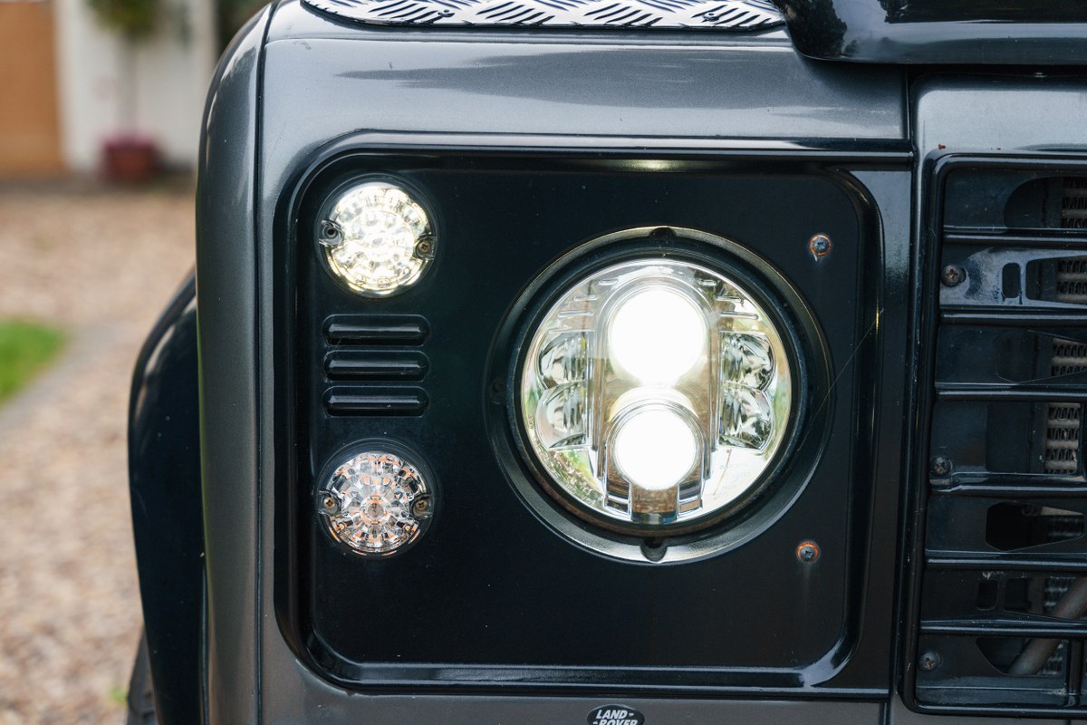 
								2004 Land Rover Defender 90 full									