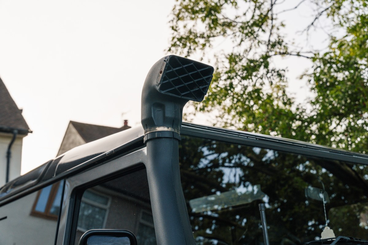 
								2004 Land Rover Defender 90 full									