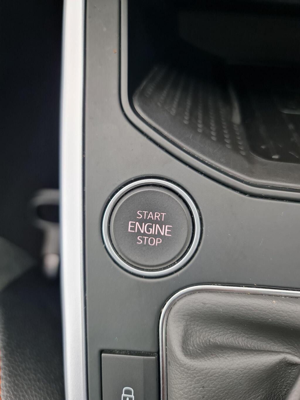
								2023 SEAT Arona 1.0 TSI FR Edition full									