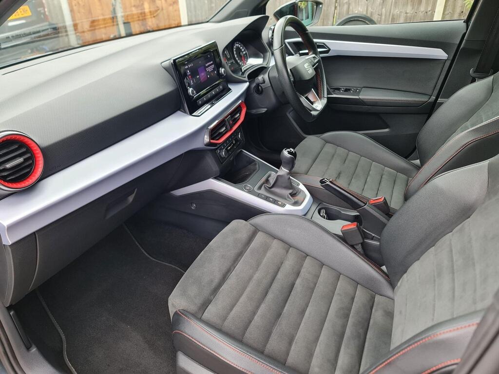 
								2023 SEAT Arona 1.0 TSI FR Edition full									