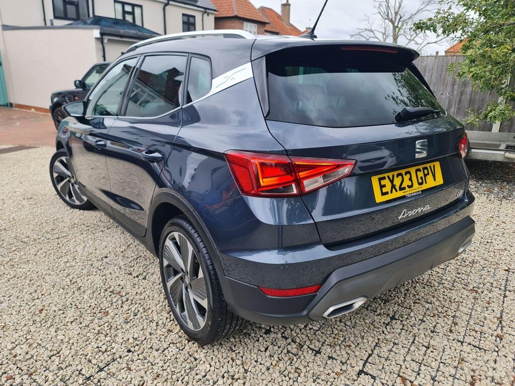
								2023 SEAT Arona 1.0 TSI FR Edition full									