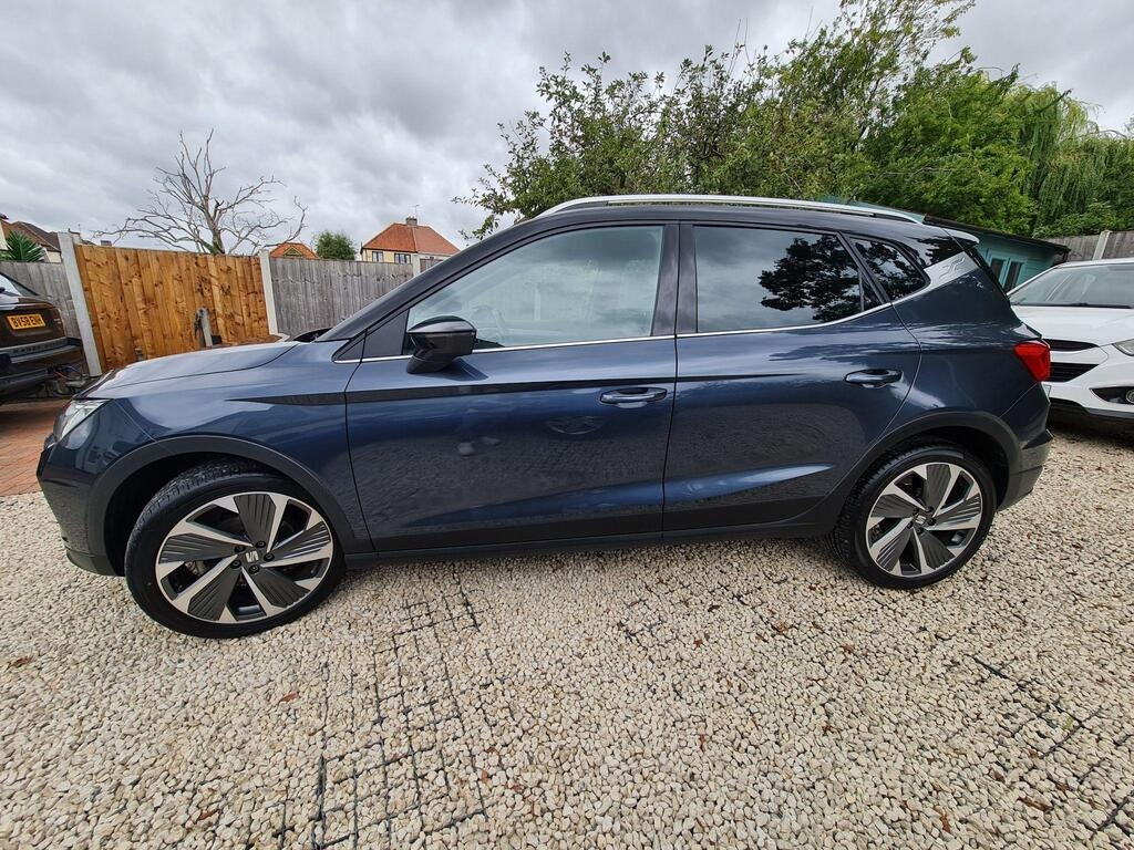 
								2023 SEAT Arona 1.0 TSI FR Edition full									