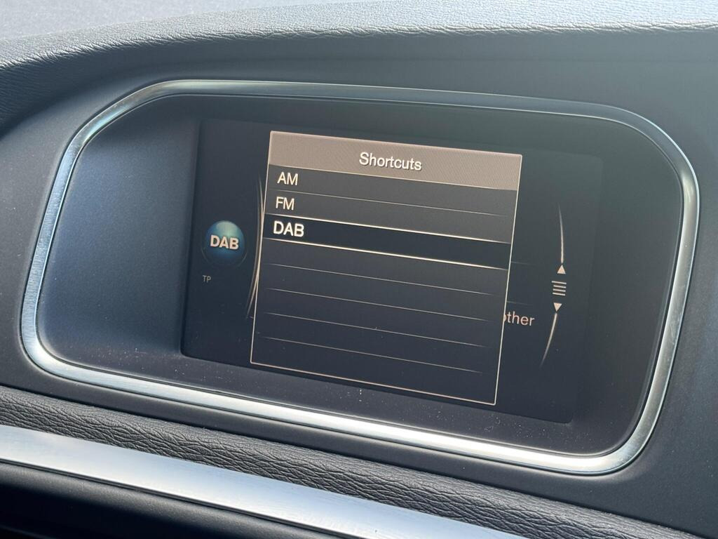 
								2018 Volvo V40 Cross Country 1.5 T3 Pro Auto full									