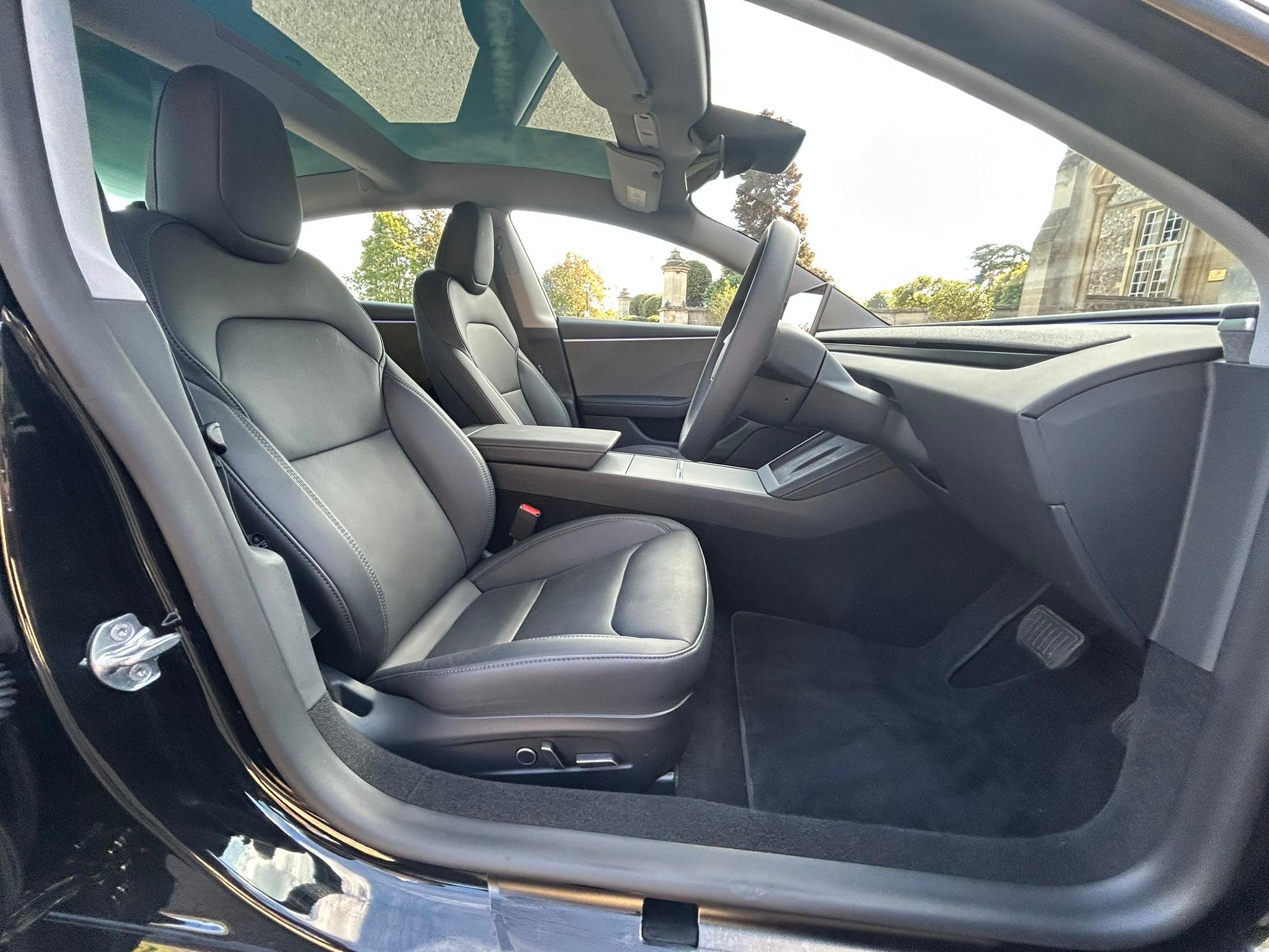 
								2025 TESLA Model 3 full									