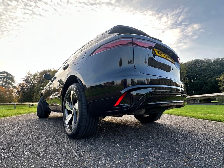 2023 Jaguar F-PACE 2.0 P400e 19.3kWh R-Dynamic SE Black SUV
