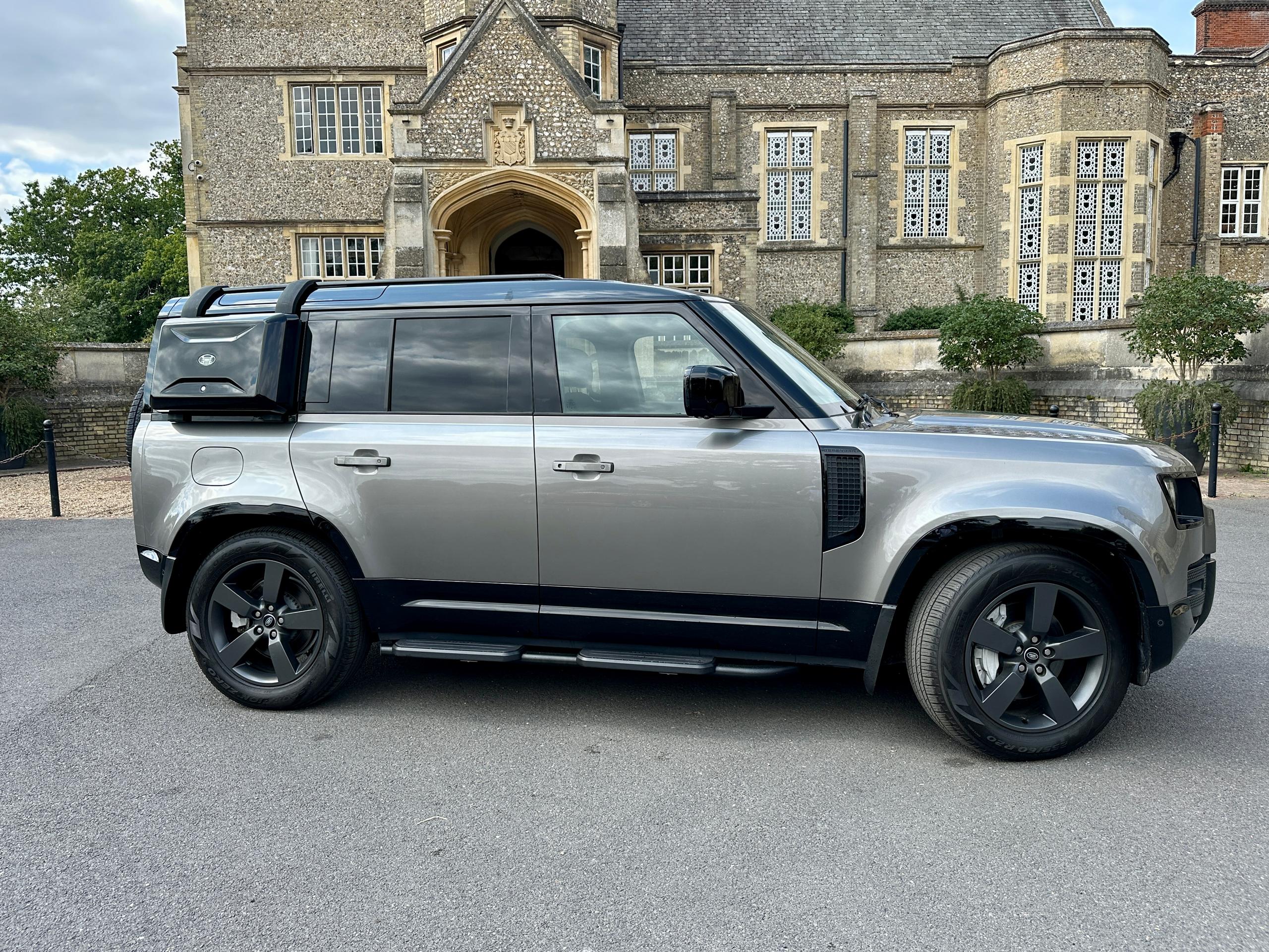 
								2023 Land Rover Defender 110 3.0 D300 MHEV X-Dynamic HSE full									