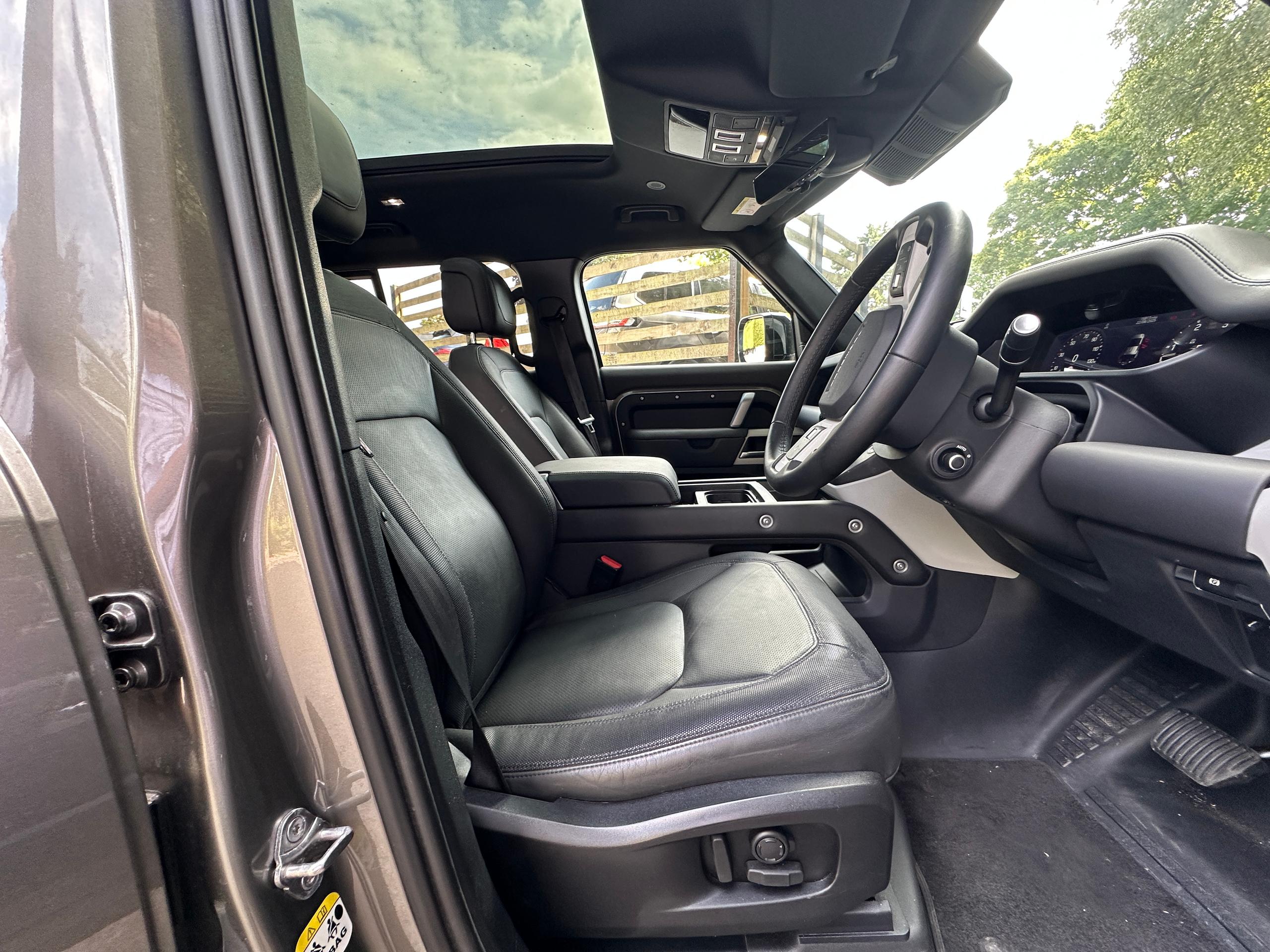 
								2023 Land Rover Defender 110 3.0 D300 MHEV X-Dynamic HSE full									