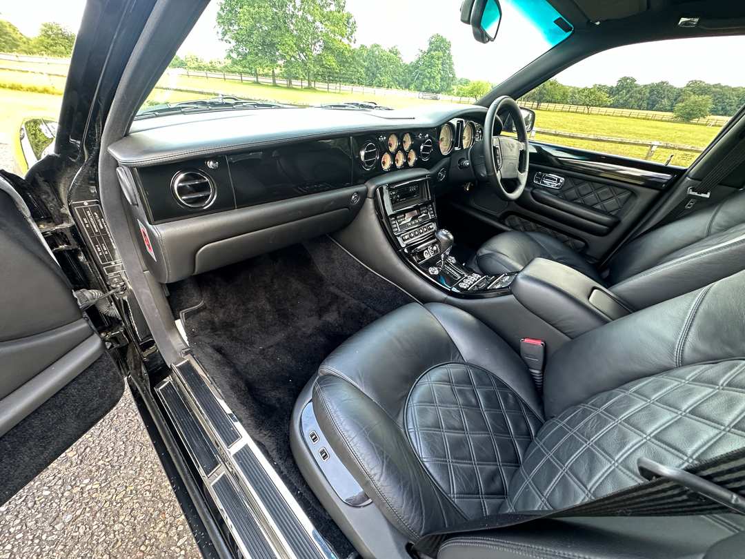 
								2001 Bentley ARNAGE 6.8 RED LABEL SALOON full									